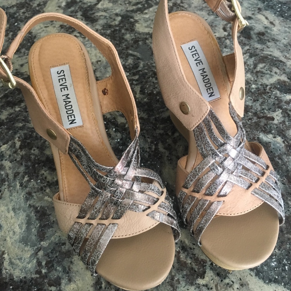 Steve Madden Size 6 nude wedges
